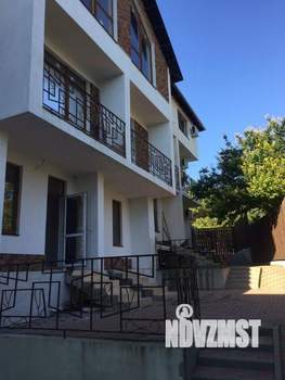 Таунхаус 130м&sup2;, 3-этажный, участок 1 сот.  