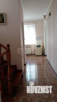 Дом 300м&sup2;, 3-этажный, участок 8 сот.  