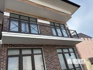 Дом 200м&sup2;, 2-этажный, участок 3 сот.  