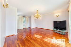 Дом 180м&sup2;, 2-этажный, участок 9 сот.  