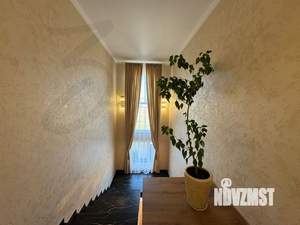 Дом 305м², 3-этажный, участок 4 сот.  