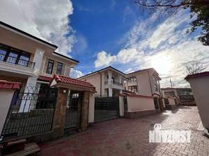 Дом 304м&sup2;, 3-этажный, участок 4 сот.  