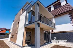 Коттедж 281м&sup2;, 2-этажный, участок 4 сот.  