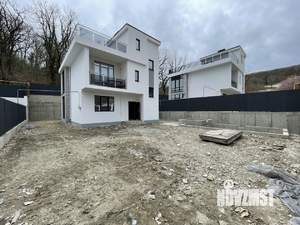 Дом 270м&sup2;, 2-этажный, участок 5 сот.  