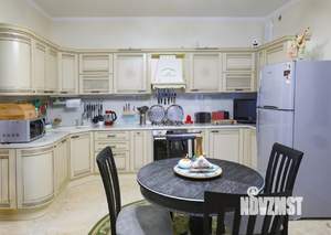 Дом 283м&sup2;, 3-этажный, участок 7 сот.  