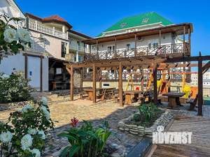 Дом 2500м², 3-этажный, участок 35 сот.  