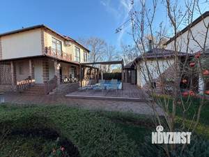 Коттедж 240м&sup2;, 2-этажный, участок 10 сот.  