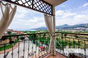 Дом 520м², 3-этажный, участок 14 сот.  