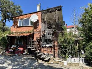 Дом 180м&sup2;, 2-этажный, участок 10 сот.  