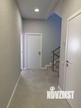 Коттедж 240м&sup2;, 2-этажный, участок 4 сот.  