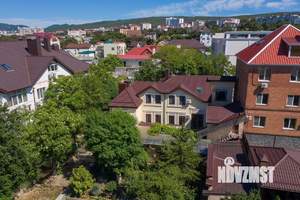 Коттедж 357м², 2-этажный, участок 12 сот.  