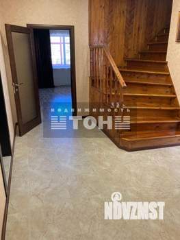 Коттедж 320м², 4-этажный, участок 10 сот.  