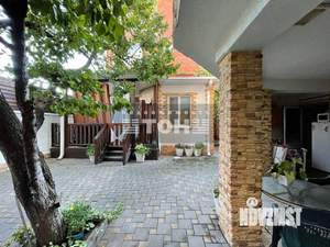 Коттедж 600м&sup2;, 3-этажный, участок 3 сот.  