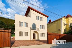 Дом 325м&sup2;, 3-этажный, участок 10 сот.  