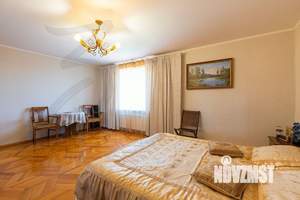 Дом 359м&sup2;, 3-этажный, участок 4 сот.  