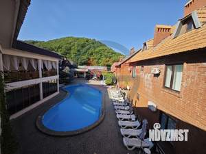 Дом 450м&sup2;, 3-этажный, участок 6 сот.  