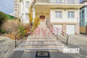 Дом 516м², 3-этажный, участок 8 сот.  