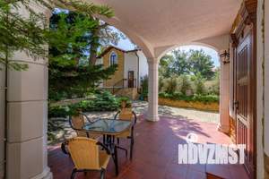 Коттедж 310м&sup2;, 2-этажный, участок 6 сот.  