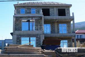 Дом 235м&sup2;, 3-этажный, участок 6 сот.  