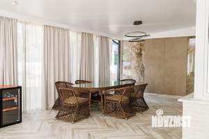 Коттедж 272м&sup2;, 2-этажный, участок 3 сот.  