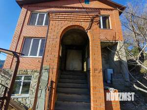 Дом 225м², 3-этажный, участок 11 сот.  