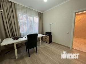 Дом 305м&sup2;, 3-этажный, участок 4 сот.  