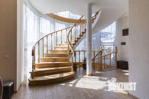 Дом 287м&sup2;, 3-этажный, участок 4 сот.  