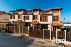 Дом 176м², 3-этажный, участок 2 сот.  