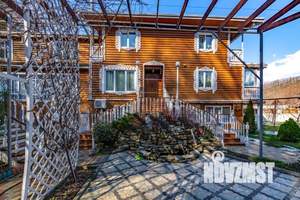 Дом 475м&sup2;, 3-этажный, участок 6 сот.  