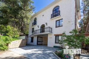 Дом 392м&sup2;, 3-этажный, участок 5 сот.  