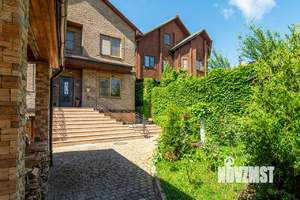 Дом 370м&sup2;, 3-этажный, участок 8 сот.  