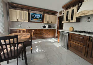 Дом 250м&sup2;, 3-этажный, участок 14 сот.  