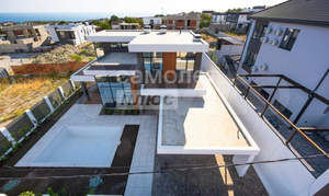 Дом 250м&sup2;, 2-этажный, участок 5 сот.  