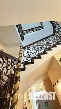 Дом 512м&sup2;, 5-этажный, участок 25 сот.  