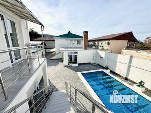 Дом 182м&sup2;, 3-этажный, участок 10 сот.  