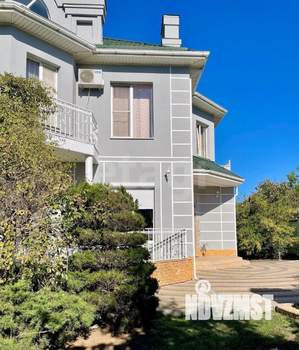 Дом 400м&sup2;, 3-этажный, участок 7 сот.  