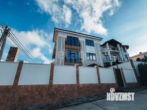 Дом 184м&sup2;, 3-этажный, участок 2 сот.  