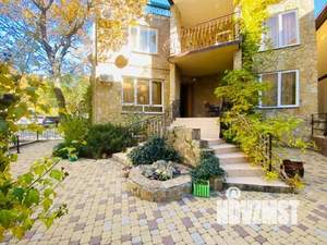 Дом 720м&sup2;, 3-этажный, участок 7 сот.  