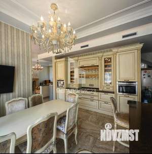 Дом 511м&sup2;, 5-этажный, участок 25 сот.  