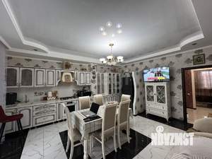 Дом 225м&sup2;, 3-этажный, участок 1 сот.  