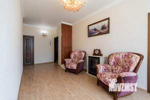 Дом 285м², 4-этажный, участок 4 сот.  