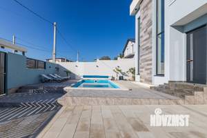 Дом 220м&sup2;, 2-этажный, участок 4 сот.  