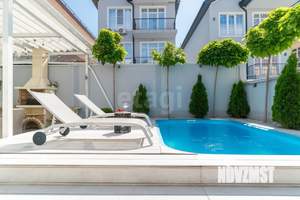 Дом 237м&sup2;, 3-этажный, участок 3 сот.  