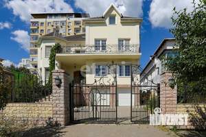 Дом 516м&sup2;, 3-этажный, участок 8 сот.  