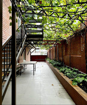 Дом 480м&sup2;, 3-этажный, участок 4 сот.  