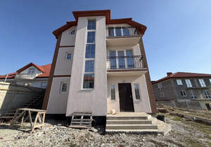 Дом 211м&sup2;, 3-этажный, участок 3 сот.  