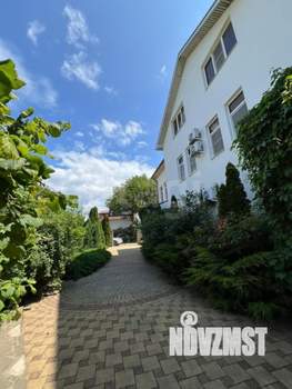 Дом 463м&sup2;, 3-этажный, участок 10 сот.  