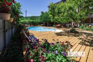 Дом 250м&sup2;, 3-этажный, участок 9 сот.  