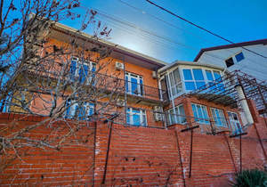 Дом 480м&sup2;, 3-этажный, участок 4 сот.  