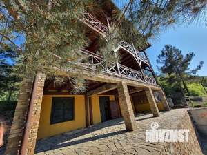 Дом 300м&sup2;, 3-этажный, участок 16 сот.  